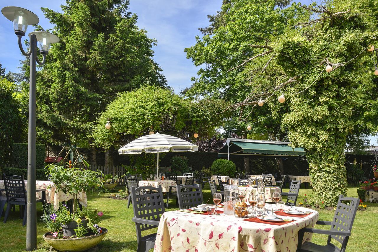 Logis Hotels Restaurant Le Dauphin Salbris Exteriér fotografie